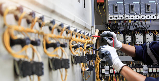 Professional Electrician technician working in Zephyrhills South, FL